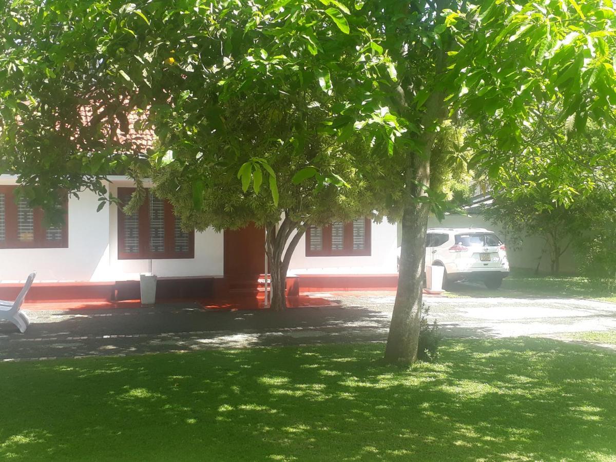 Villa Lagoonedge Hikkaduwa Buitenkant foto