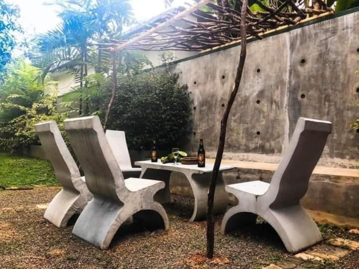 Villa Lagoonedge Hikkaduwa Buitenkant foto
