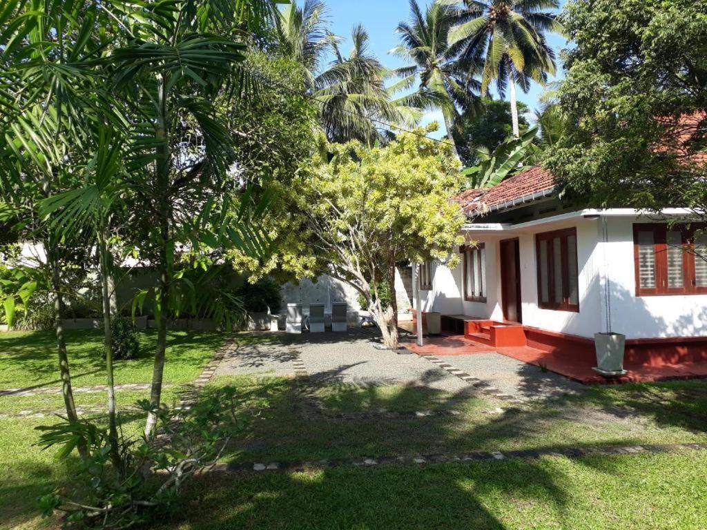 Villa Lagoonedge Hikkaduwa Buitenkant foto